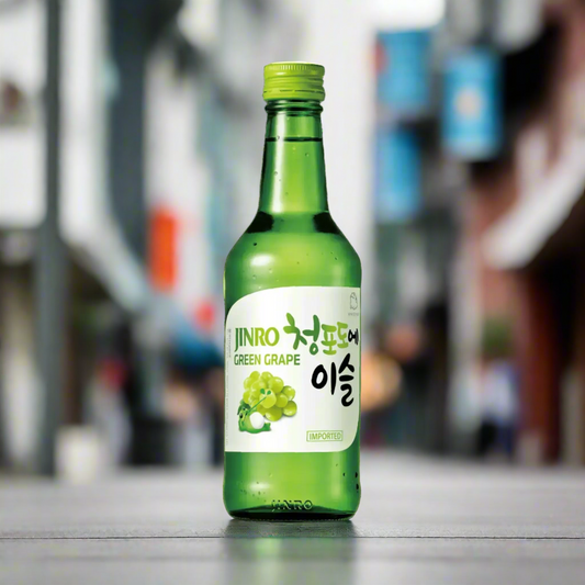 Chamisul Jinro Soju Traube am Boden ai hintergrund