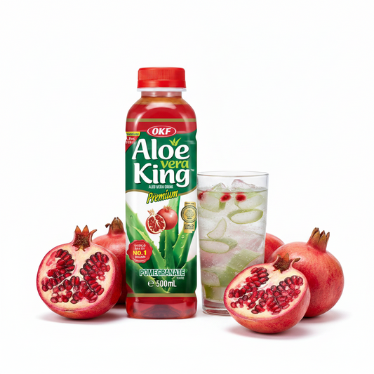 OKF Aloe Vera King Pomegranate Flasche 500 ml mit Glas voll Aloe-Stückchen