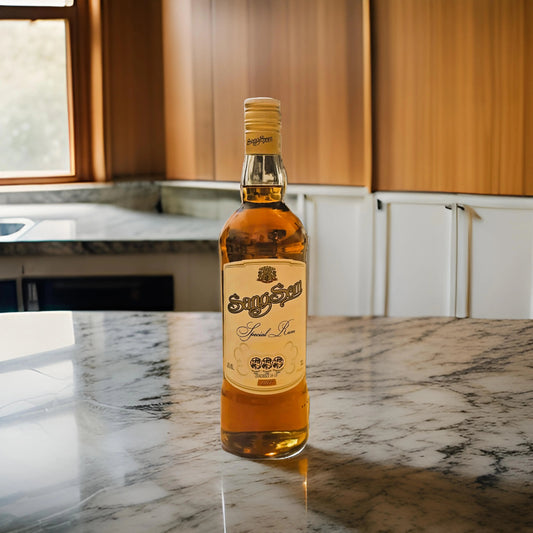 SangSom Rum als Geschenkidee – Premium Alkohol in Glasflasche auf dem Tisch